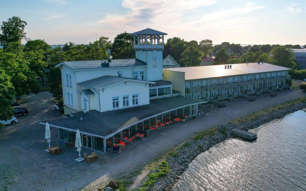 Hotel Promenaadi Haapsalu Exterior photo