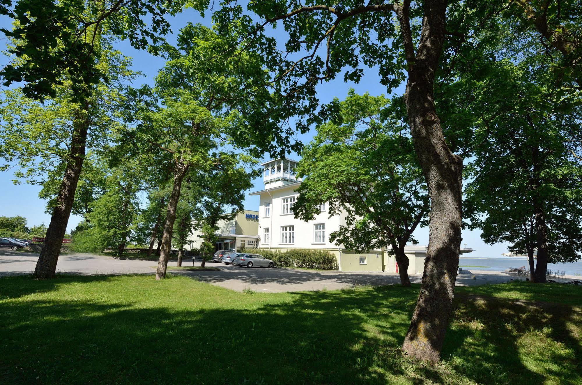 Hotel Promenaadi Haapsalu Exterior photo