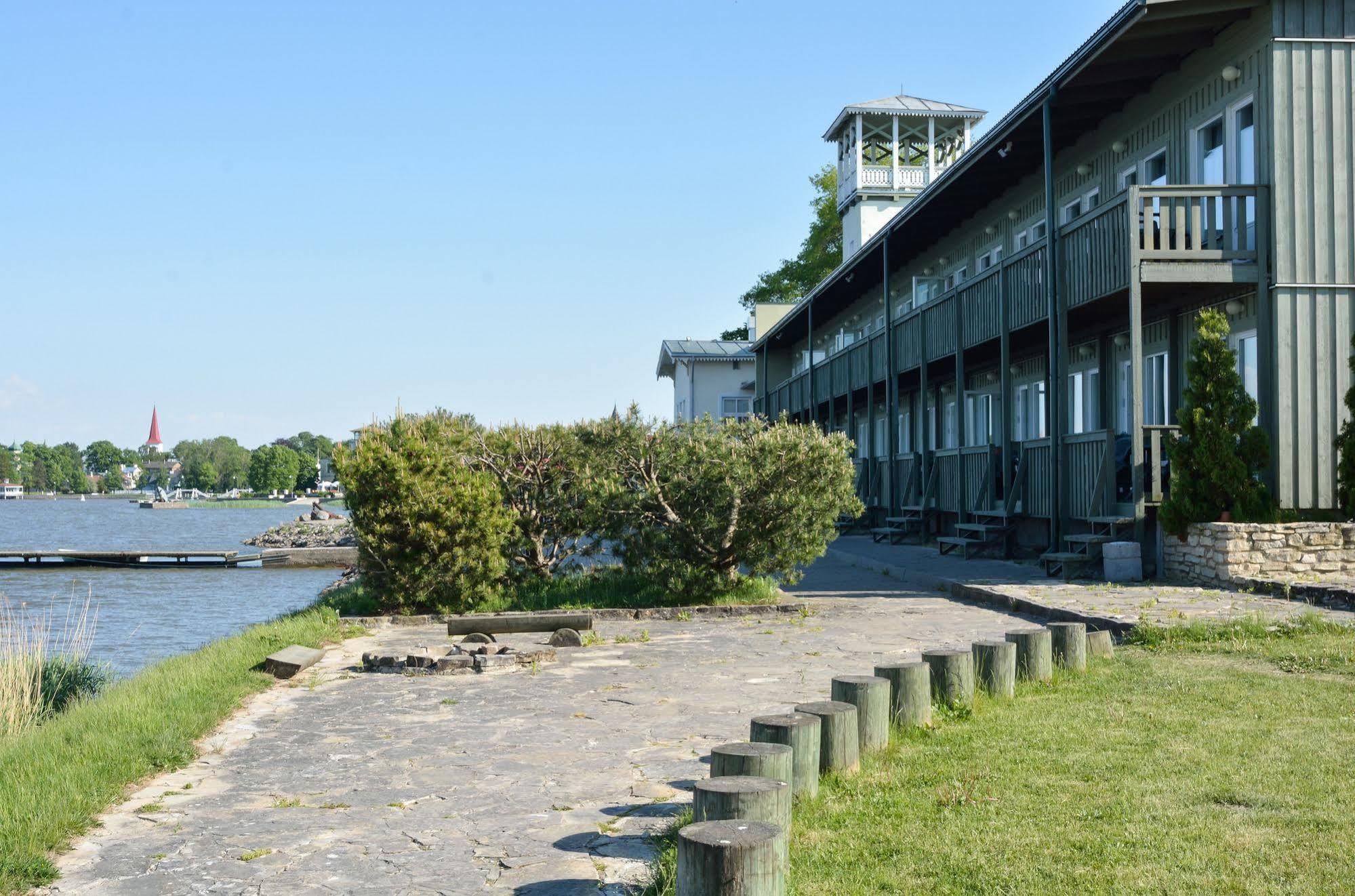 Hotel Promenaadi Haapsalu Exterior photo